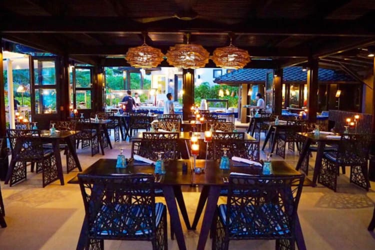 Po-Lad Beach Bistro & Bar indoor seating